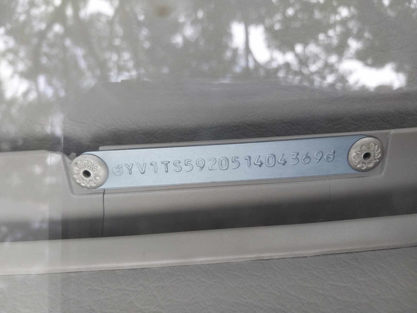 2005 VOLVO 80 SERIES