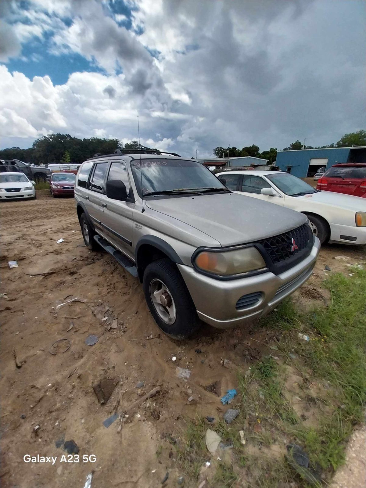 2000 MITSUBISHI MONTERO SPORT
