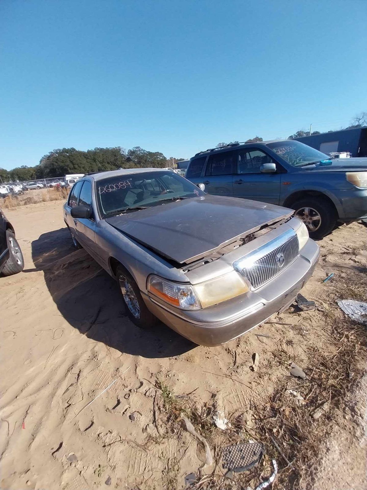 2000 FORD CROWN VICTORIA (83 & UP)